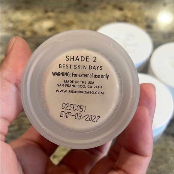 Iris&Romeo Best Skin Days Shade 2 - Picture 2 of 2
